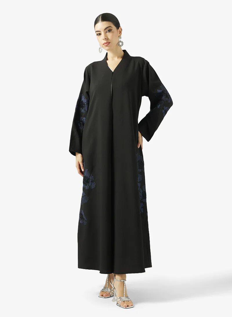 هيا كلوزيت عباية مفتوحة مطرزة بزخارف وزهور بياقة مستديرة